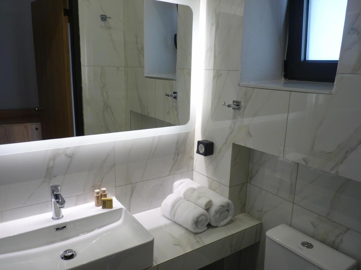 לריסה Comfort Suites & Rooms מראה חיצוני תמונה