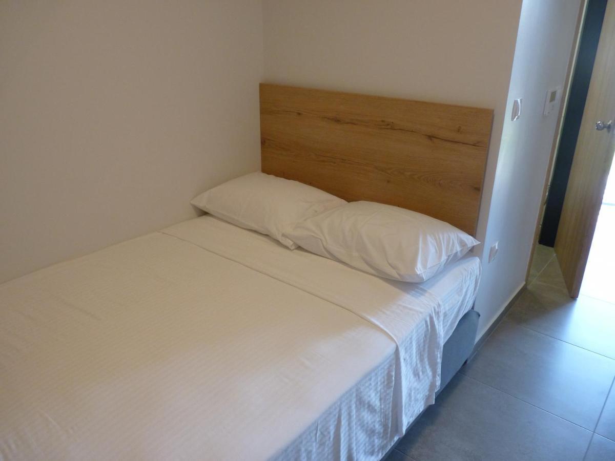 לריסה Comfort Suites & Rooms מראה חיצוני תמונה